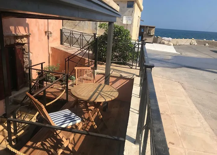 펜션 Microcosmos Halepas *